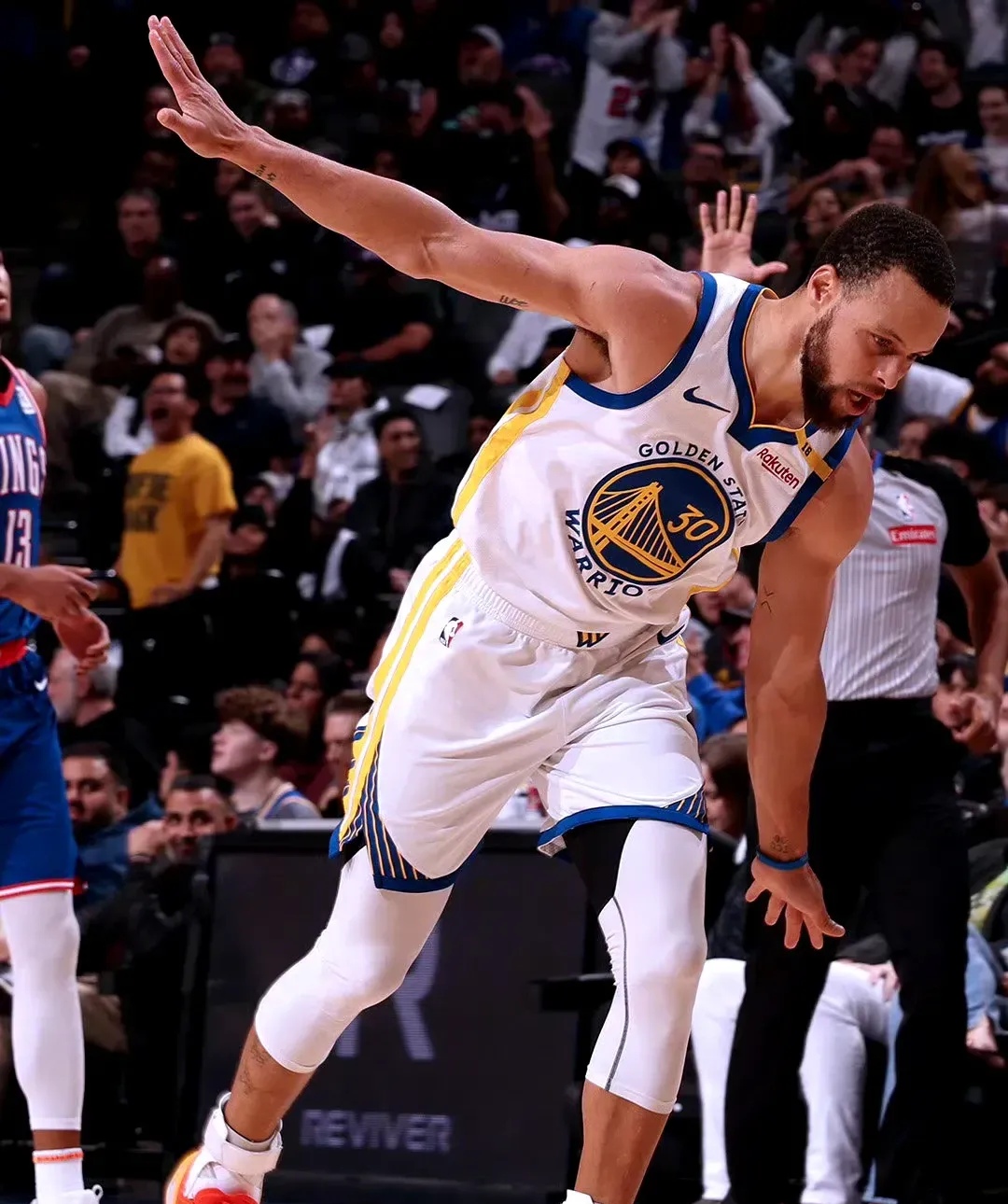 AYX-库里迎来十五赛季高光表现，篮网球迷沸腾！的简单介绍