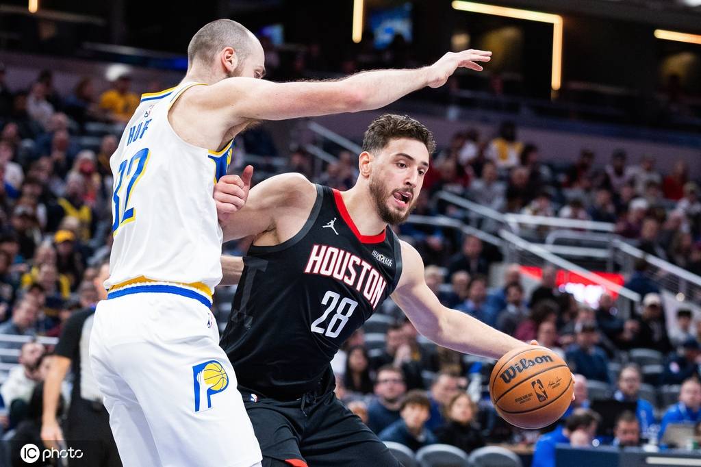 爱游戏-西亚卡姆在美国队比赛中出色防守，回归赛场引发热议！的简单介绍