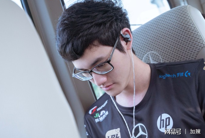 爱游戏-包含Karsa回归赛场，问鼎冠军首场状态亮眼，DWG观众沸腾！的词条