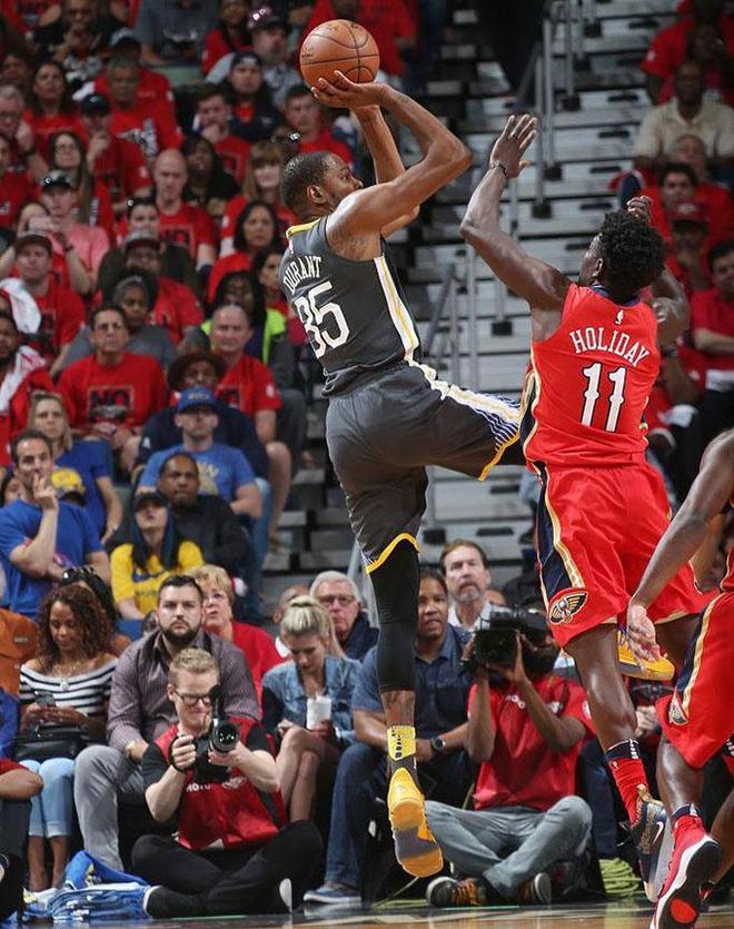 AYX-浓眉哥在塞尔维亚队比赛中势不可挡，突破纪录引发热议！的简单介绍